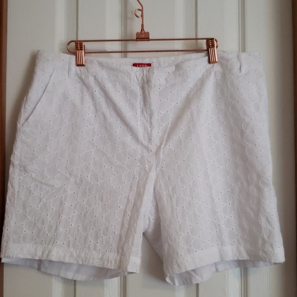 NWOT IZOD white shorts